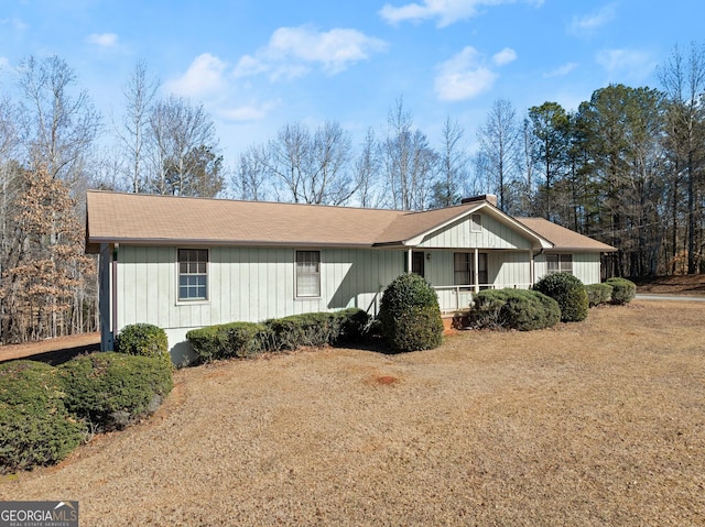 single story home featuring a porch