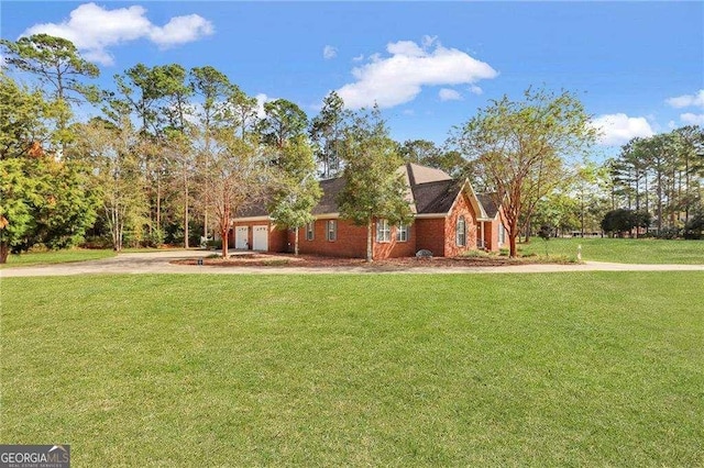 view of front of home with a front lawn