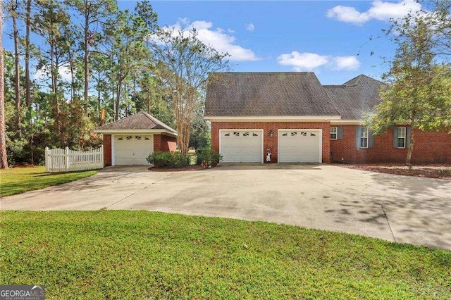 view of front of property with a front lawn