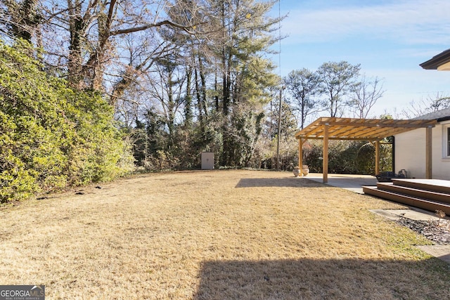 view of yard with a shed, a pergola, and a patio