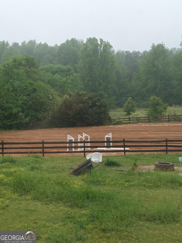 view of yard featuring a rural view