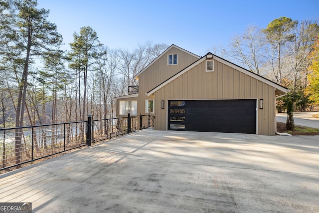 view of front facade featuring a garage