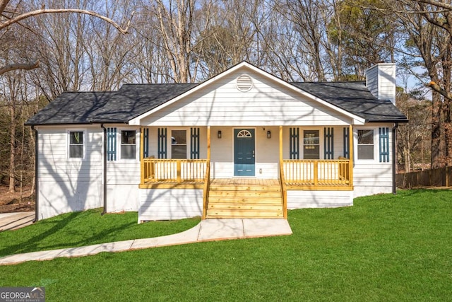 view of front of house featuring covered porch and a front lawn