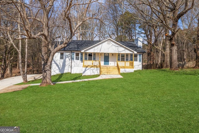 view of front of home featuring a front lawn and a porch