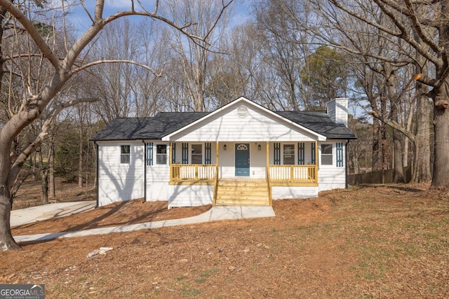 ranch-style home with a porch