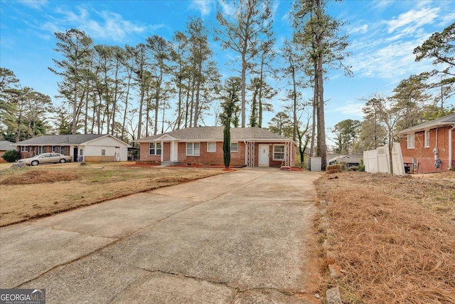 view of front of house with a front yard