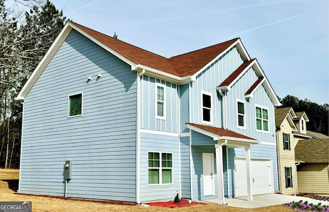 view of front of property featuring a garage