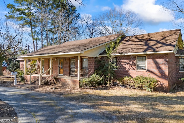 215 Bellvue Dr, Toccoa, GA 30577 - view of front of property featuring a porch