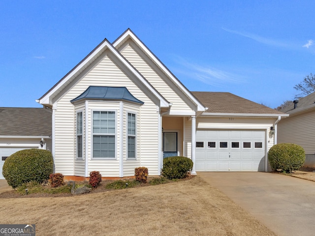 view of front of home featuring a garage and a front yard