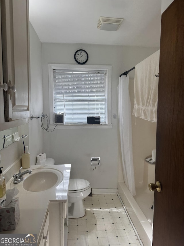 bathroom with vanity, toilet, and a shower with shower curtain