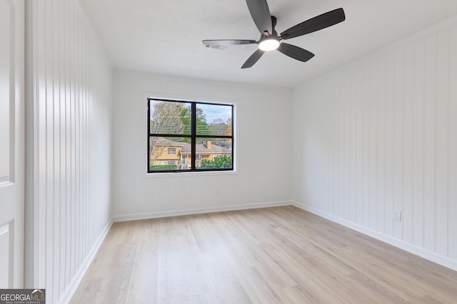 unfurnished room featuring crown molding, light hardwood / wood-style floors, and ceiling fan