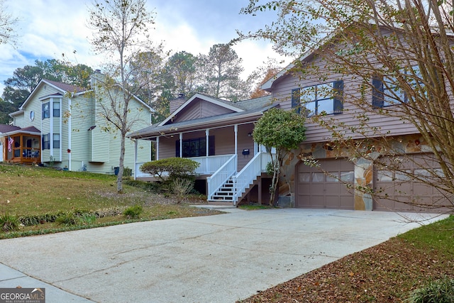 front facade featuring a front yard and a porch