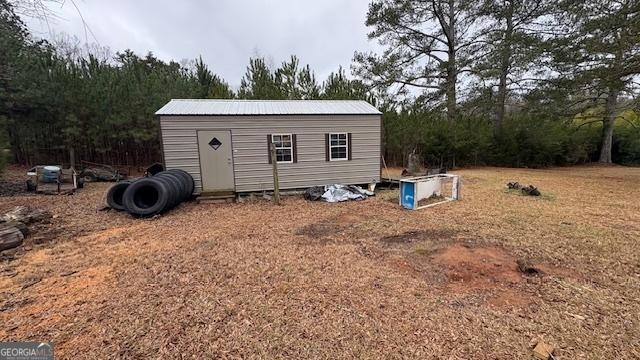 view of outbuilding