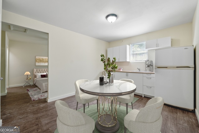 dining area with dark wood-type flooring and sink