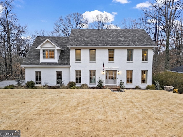 view of front facade featuring a front yard