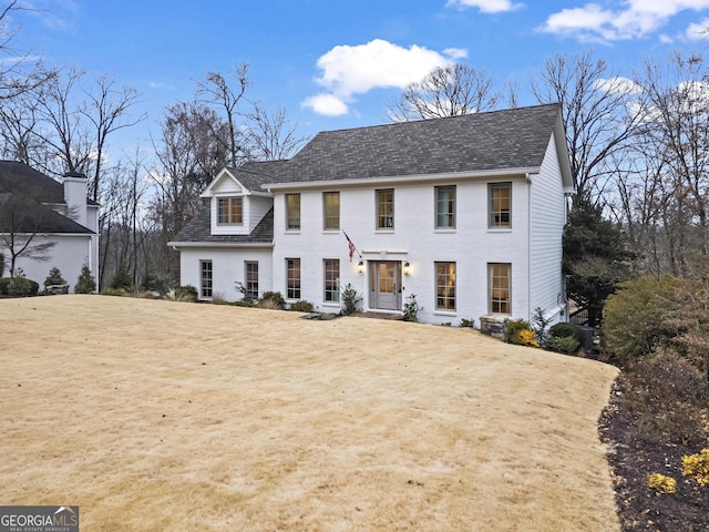 view of front facade with a front lawn