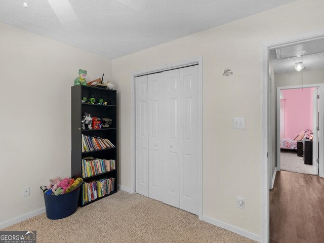 bedroom featuring carpet and a closet