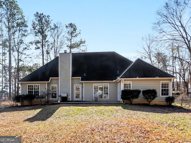 view of front of house with a front lawn