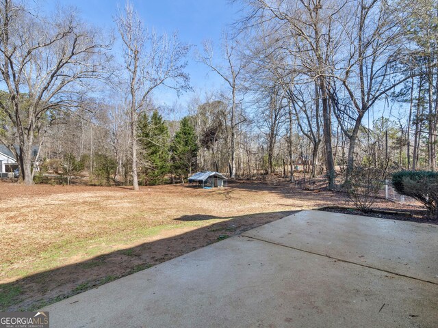 view of yard featuring a patio