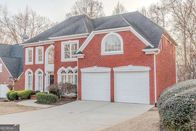 view of front property featuring a garage