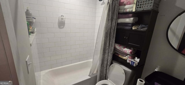 full bath with toilet and shower / tub combo with curtain