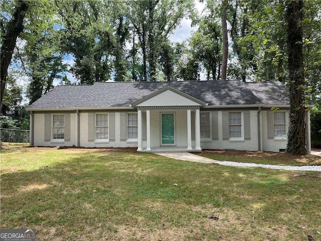 ranch-style house featuring a front yard and covered porch