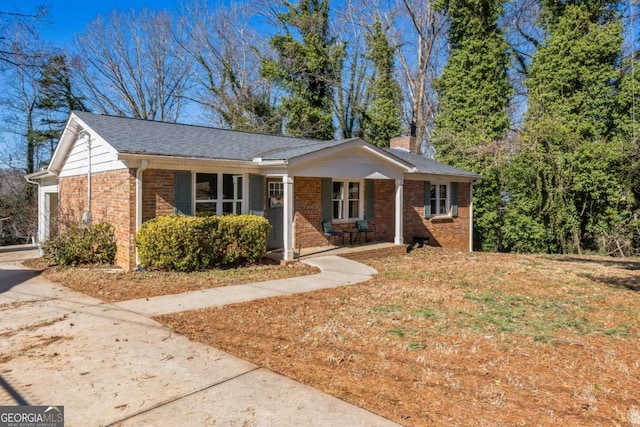 view of front of house featuring a front lawn and a porch