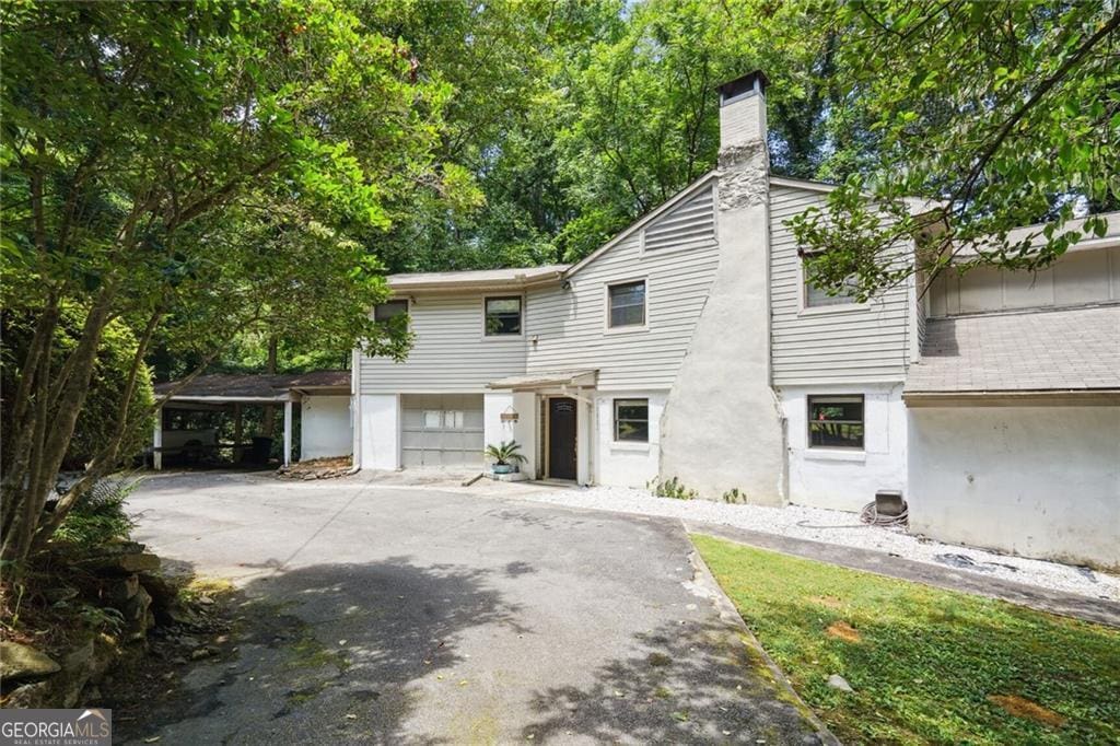 view of front of house with a garage