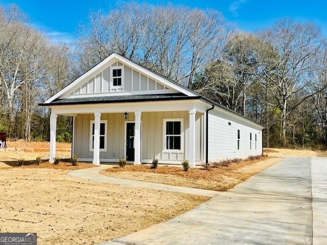 view of front of home featuring covered porch