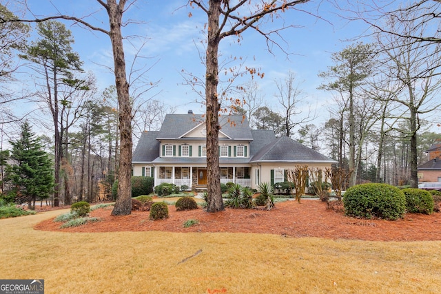 view of front facade featuring a porch and a front lawn