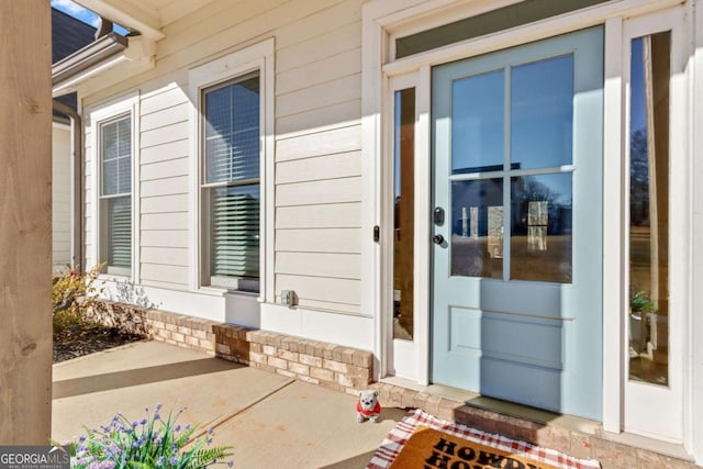 property entrance with covered porch