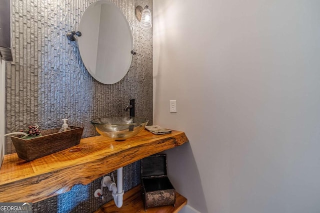 bathroom featuring sink