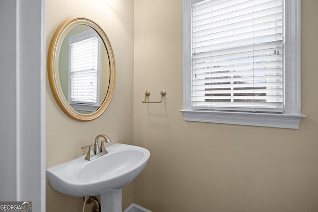 bathroom featuring sink