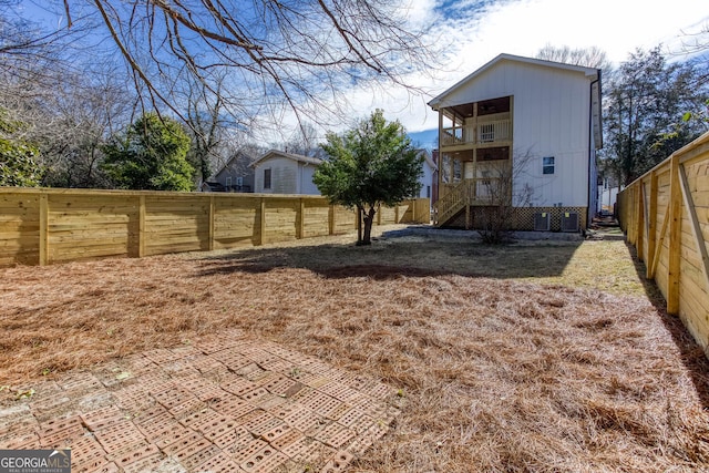 view of yard with a balcony