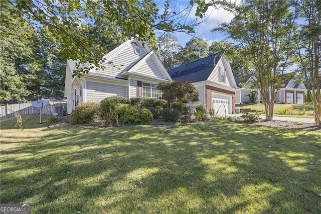 view of front facade featuring a front lawn