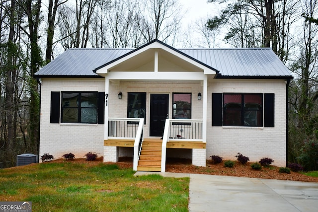 view of front of home with central AC, a front lawn, and a porch