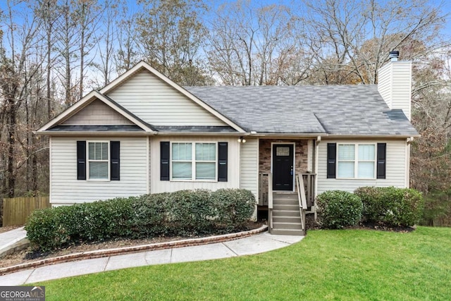 view of front of home featuring a front yard