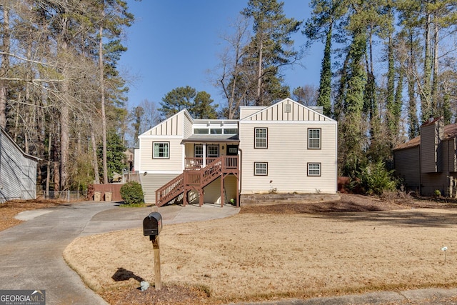 view of front of house featuring covered porch