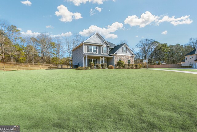 view of front of property featuring a front yard