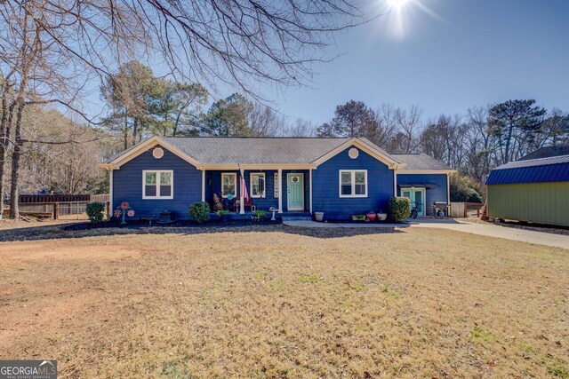 ranch-style home featuring a shed