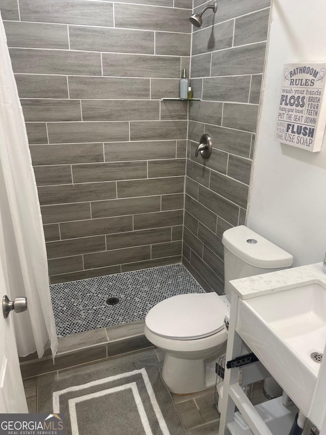 bathroom featuring sink, toilet, and a shower with shower curtain