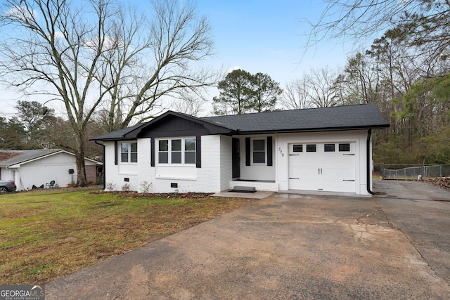 view of front facade featuring a garage and a front lawn