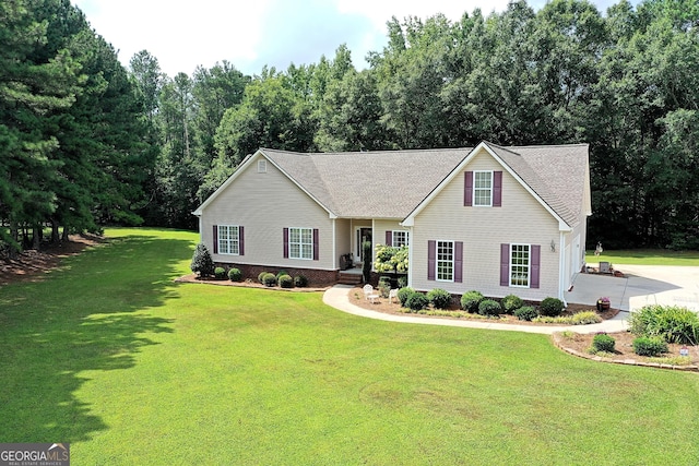 view of front of home featuring a front lawn