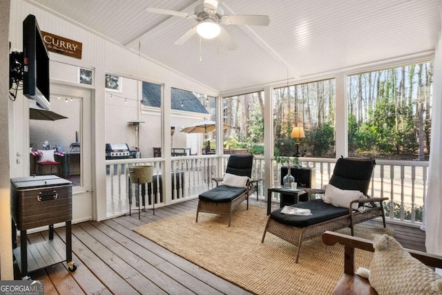 sunroom / solarium featuring vaulted ceiling and ceiling fan