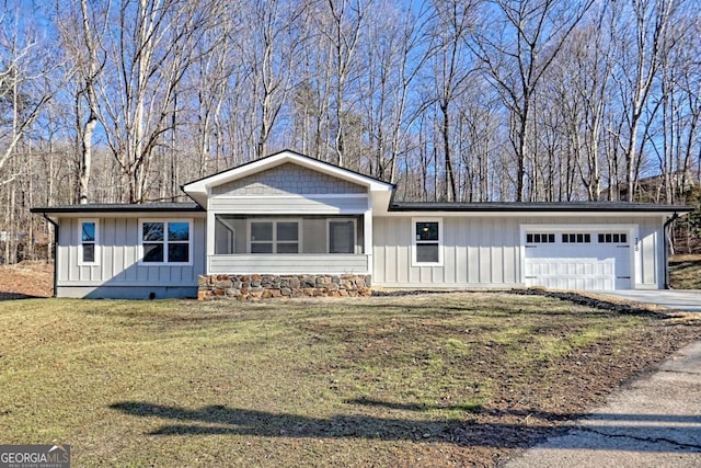 single story home featuring a garage and a front lawn