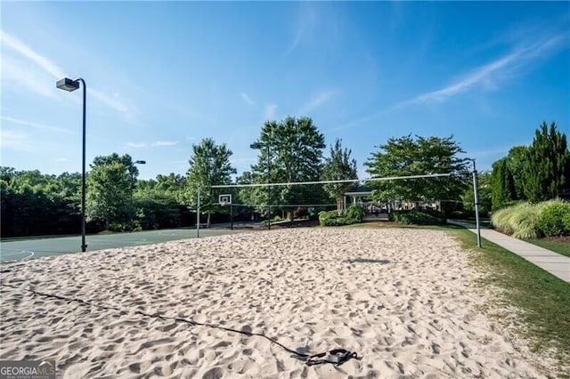 surrounding community with volleyball court