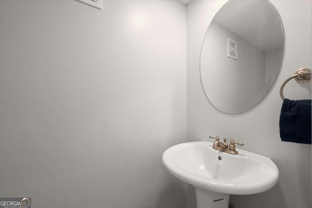 bathroom featuring sink