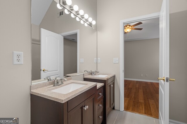 empty room featuring hardwood / wood-style flooring, a textured ceiling, and ceiling fan