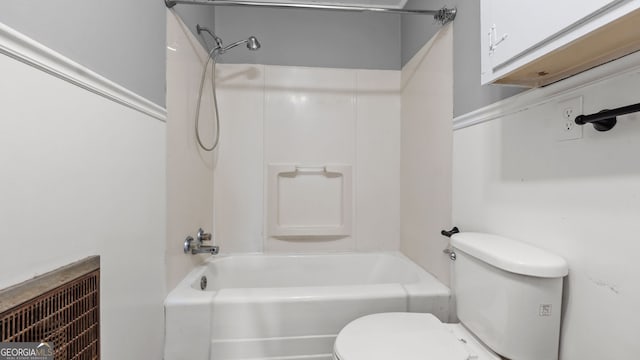 bathroom featuring toilet and washtub / shower combination