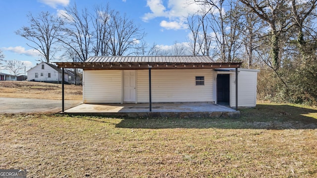 view of outbuilding featuring a yard